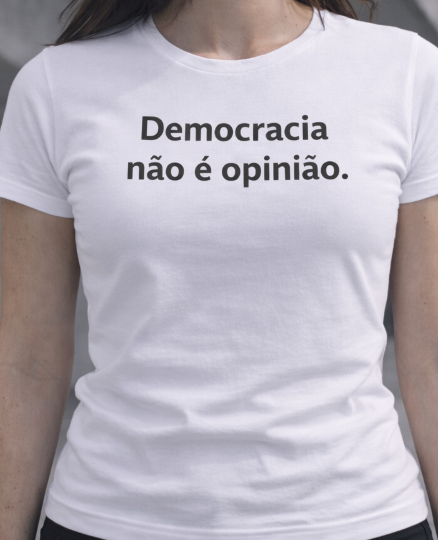 Camiseta Democracia não é opinião — produto